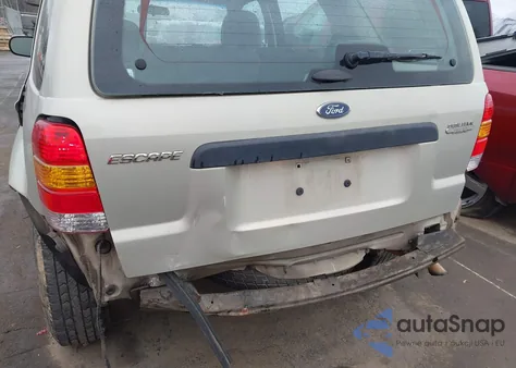 2005 Ford Escape Xls z USA, uszkodzony, nr VIN 1FMYU02Z45KA23422